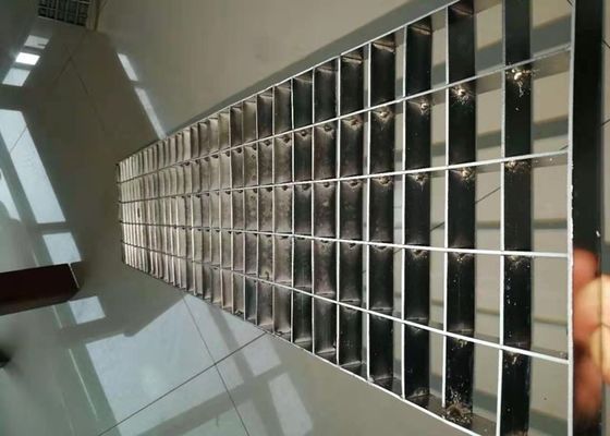 非可燃性の金属の格子のプラットホームに火格子を付けるステンレス鋼の316電流を通された棒
