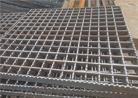 熱い浸された電流を通された3X30に火格子を付ける鋸歯状にされた階段踏面のプラットホームの鋼鉄