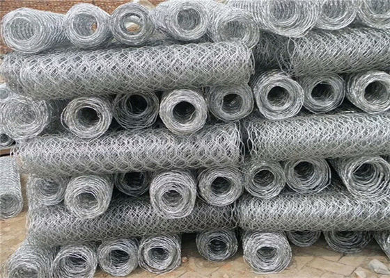 プラスチック上塗を施してある石のバスケットは小さい穴が付いている金網の金網を