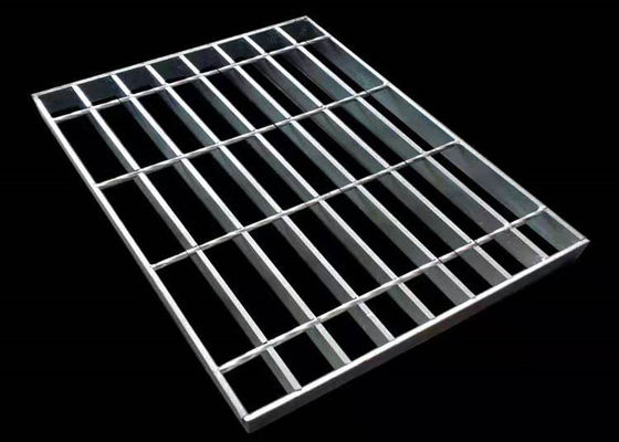 30*100mmは溶接された鋼鉄格子の屋外の金属の火格子の通路に電流を通した