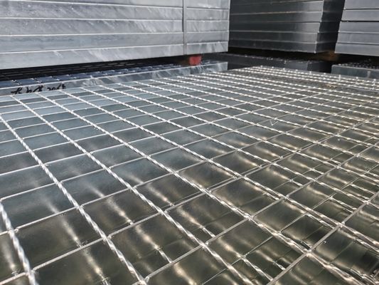 SGSの熱いすくいに火格子を付ける産業鋸歯状にされた炭素鋼棒は電流を通した