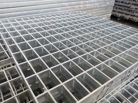 NAAMMの標準に火格子を付ける平らなタイプ76mm電流を通された鋼鉄格子熱放散階段