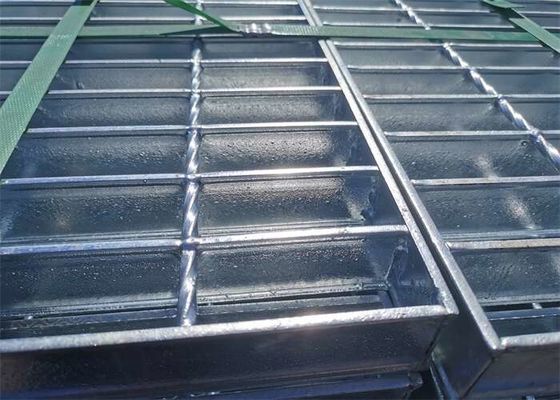 化学製品工場の熱いすくいは1m鋸歯状にされたシートに火格子を付ける鋼鉄に電流を通した