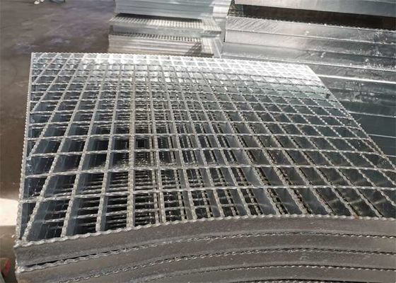 Q235Aの熱いすくいは汚水処理場のための鋼鉄格子に電流を通した