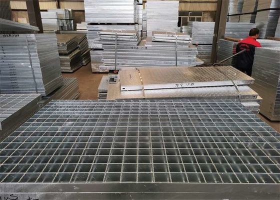 6mmの厚く頑丈な私道の排水は25x3mm鋸歯状にされたタイプに火格子を付ける