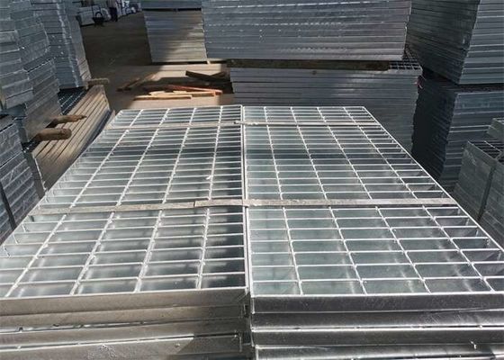 6mmの厚く頑丈な私道の排水は25x3mm鋸歯状にされたタイプに火格子を付ける