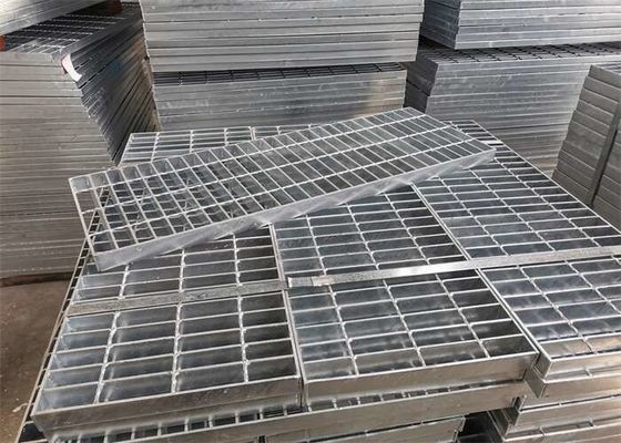 熱いすくい電流を通された階段踏面鋼鉄耳障りな60mm鋸歯状にされた様式