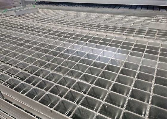 鉄道橋のために厚い産業プラットホーム階段踏面鋼鉄耳障りな5mm