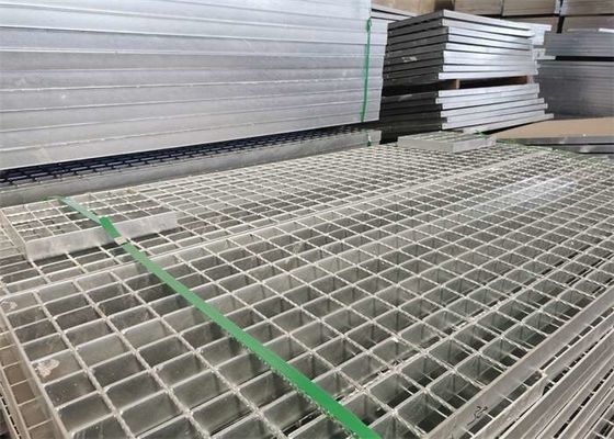 ISO9001銀製色の鋼鉄私道は道の上空飛行のための格子に火格子を付ける