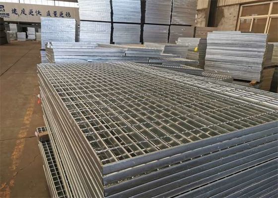 AS1657標準的な反スキッド駐車場のための鋼鉄階段踏面の格子100mm