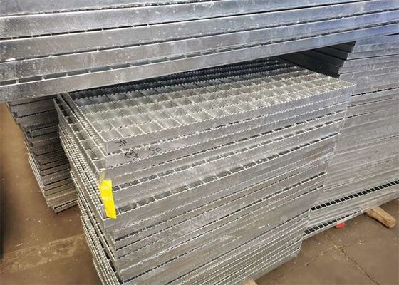 ISO9001銀製色の鋼鉄私道は道の上空飛行のための格子に火格子を付ける
