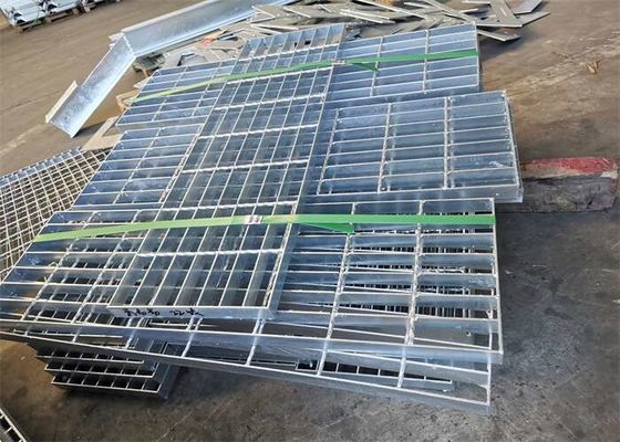 地方自治体の下水管Q345の鋼鉄私道は火格子を付けること鋸歯状にされたタイプに火格子を付ける