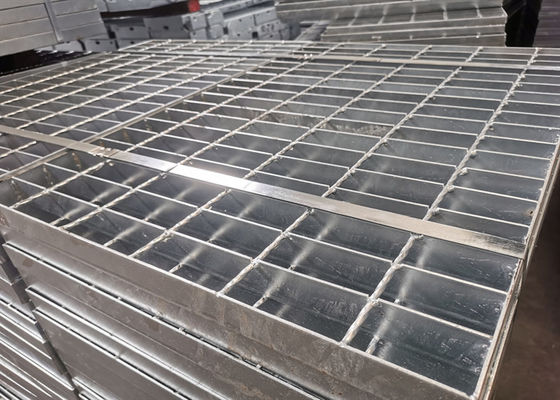反スキッドの鋼鉄は化学製品工場のプラットホームのための私道の火格子Q195に電流を通した
