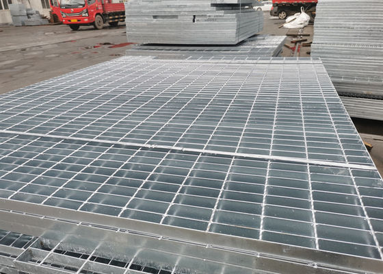 30*100mm溶接された棒格子の通路Q235は鋼鉄格子に電流を通した
