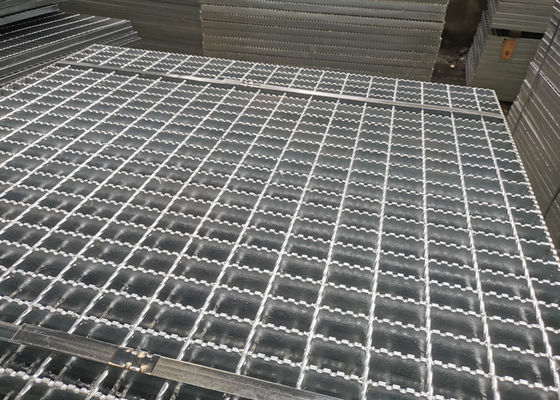 Q235厚い鋼鉄反錆の金属の格子のプラットホームのフラット バーのタイプ7mm
