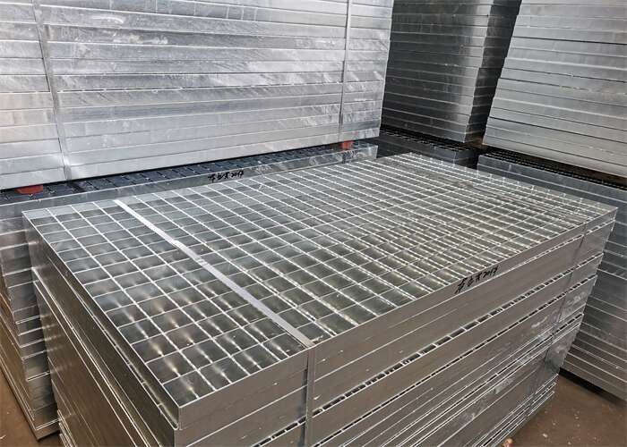 ISO9001銀製色の鋼鉄私道は道の上空飛行のための格子に火格子を付ける